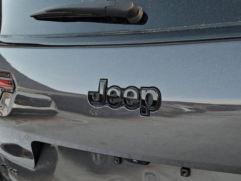 Used 2024 Jeep Grand Cherokee L Laredo image 29