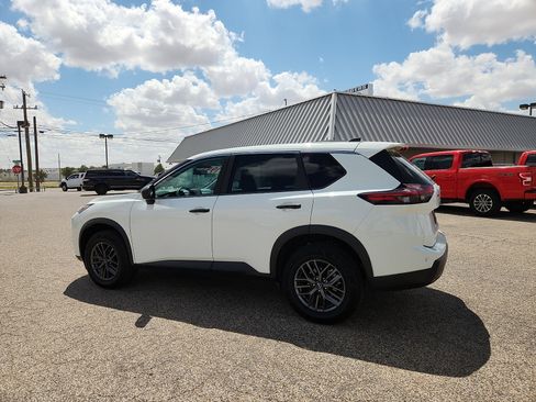 Used 2024 Nissan Rogue S image 4