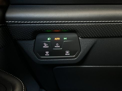 Used 2025 Volkswagen Atlas SE FWD image 27