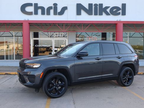 Used 2023 Jeep Grand Cherokee Altitude image 1