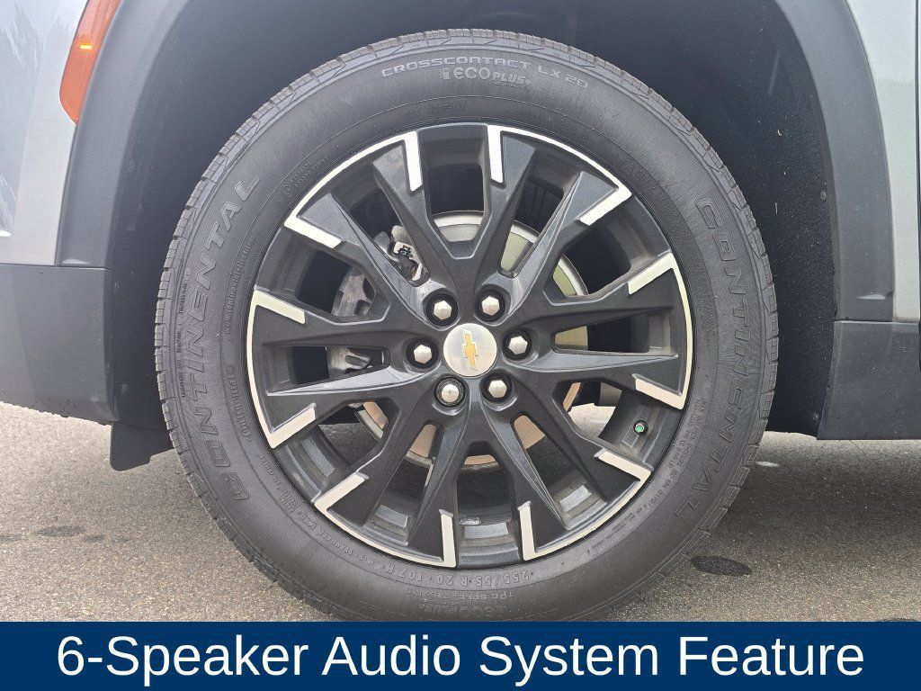 Used 2025 Chevrolet Traverse LT w/ Sun and Wheel Package FWD image 9