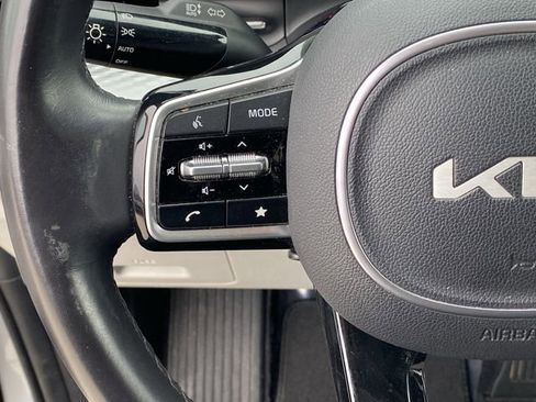 Used 2023 Kia Carnival LX image 39