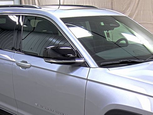 New 2025 Jeep Grand Cherokee L Limited w/ Luxury Tech Group II image 15