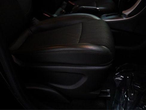 Used 2022 Chevrolet Trax LT w/ Midnight Edition image 27