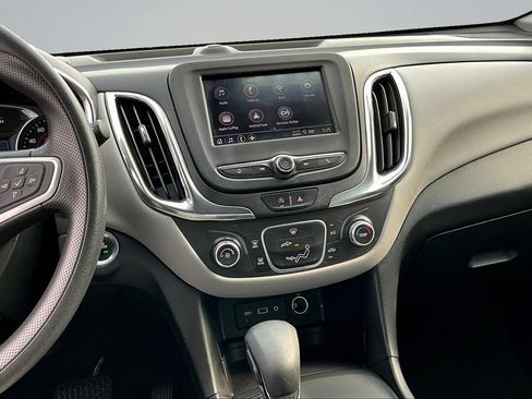 Used 2022 Chevrolet Equinox LS w/ LS Convenience Package AWD/4WD image 8