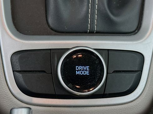 Used 2025 Hyundai Venue SEL FWD image 25