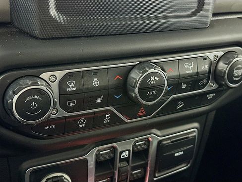 Used 2018 Jeep Wrangler Unlimited Sahara w/ Cold Weather Group image 16