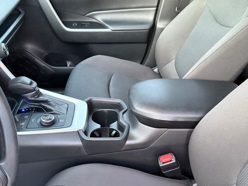 Used 2021 Toyota RAV4 LE image 23