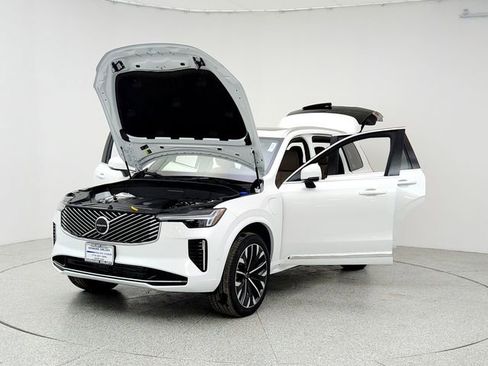New 2026 Volvo XC90 T8 Plus image 9