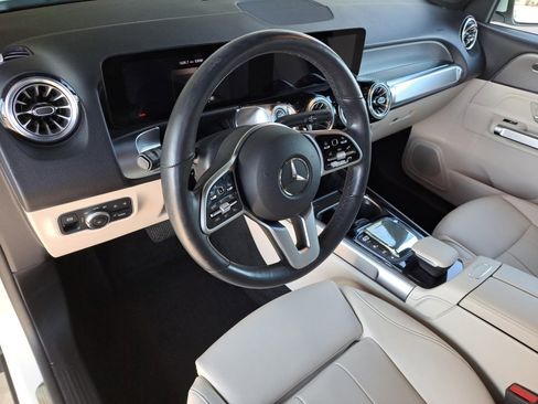 Used 2022 Mercedes-Benz GLB 250 4MATIC image 12