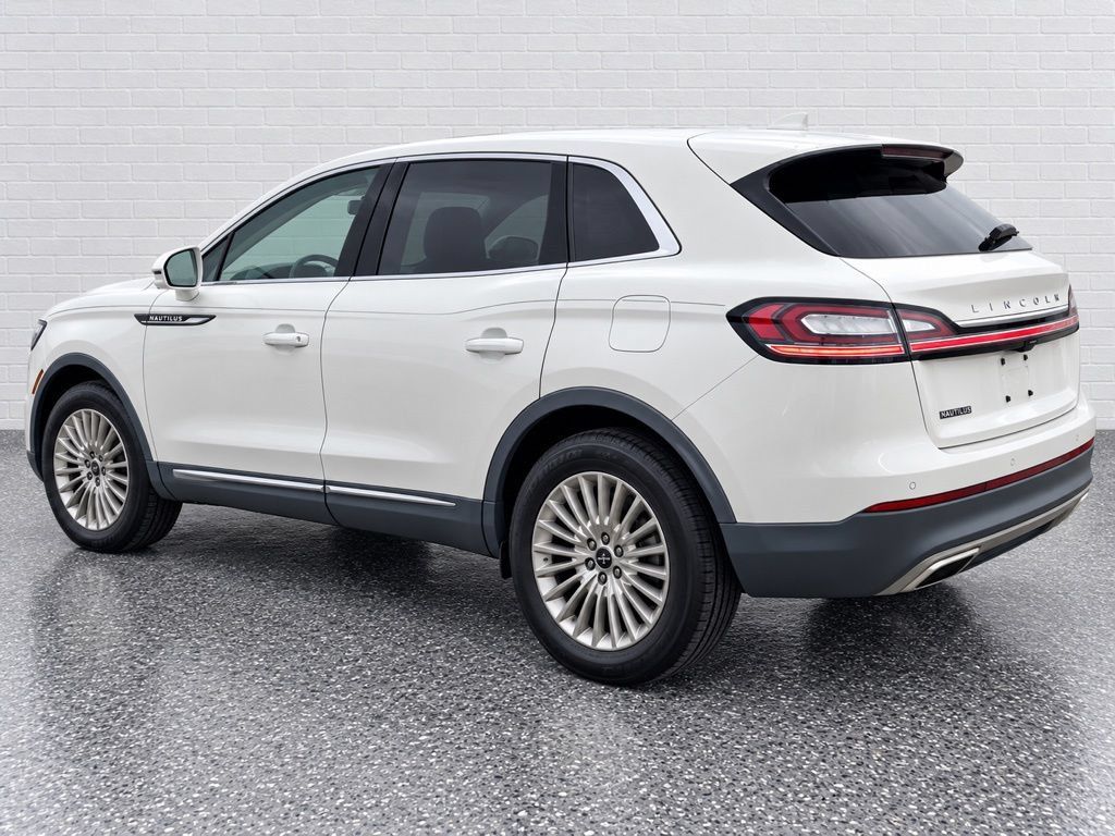 Used 2020 Lincoln Nautilus FWD image 2