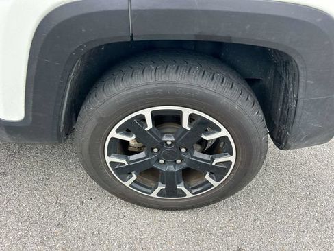 Used 2023 Jeep Renegade Trailhawk AWD/4WD image 13