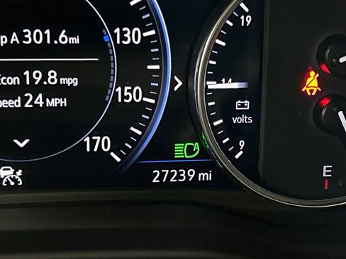 Used 2024 Buick Enclave Premium AWD/4WD image 24