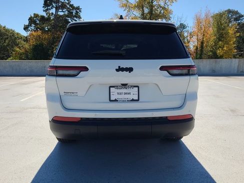 New 2025 Jeep Grand Cherokee L Altitude RWD image 19