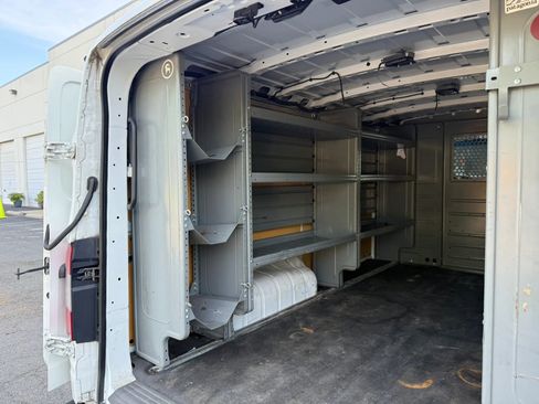 Used 2018 Nissan NV 2500 SV RWD image 16