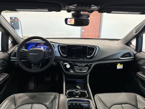 New 2026 Chrysler Pacifica Limited w/ S Appearance Package image 40
