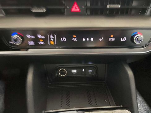 Used 2025 Kia Sportage EX FWD image 28