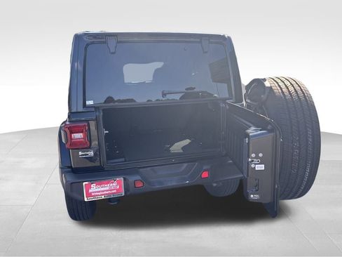 Used 2024 Jeep Wrangler Sahara image 7