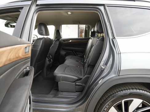 Used 2024 Volkswagen Atlas SE image 21