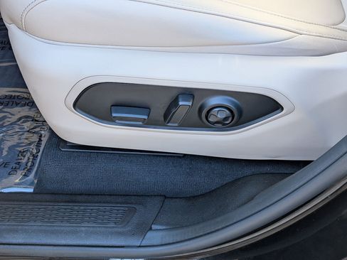 Certified 2025 Jeep Grand Cherokee L Limited w/ Black Appearance Package image 14