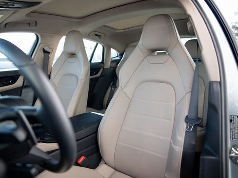 Certified 2025 Porsche Panamera image 5