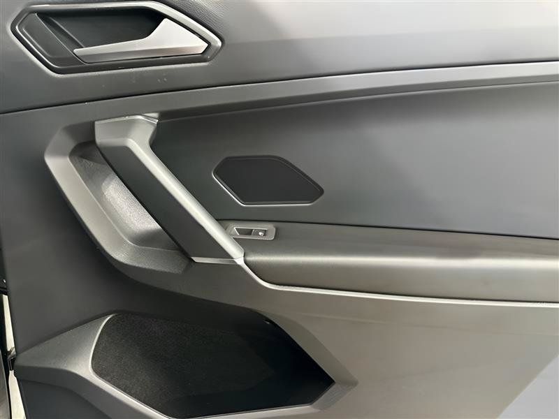 Used 2018 Volkswagen Tiguan SEL FWD image 21