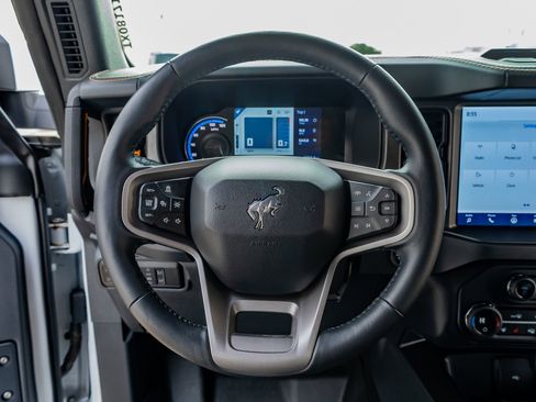 Used 2024 Ford Bronco Badlands image 19