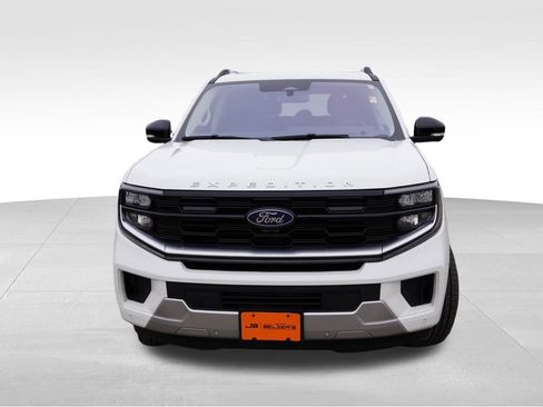 Used 2025 Ford Expedition Platinum image 12