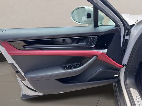 Used 2026 Porsche Panamera image 11