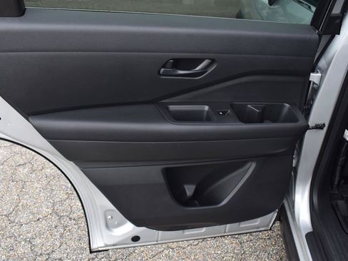 Used 2024 Nissan Pathfinder SV FWD image 46