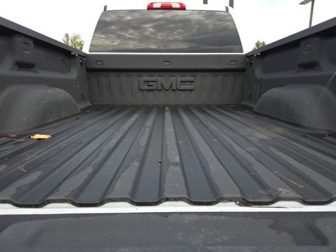 Used 2018 GMC Sierra 1500 SLE image 18