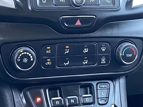 Used 2020 GMC Terrain SLE FWD image 21