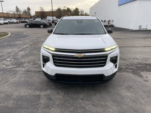 New 2026 Chevrolet Traverse LT image 2