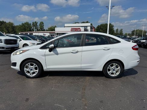 Used 2016 Ford Fiesta SE FWD image 2