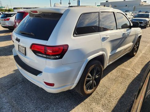 Used 2022 Jeep Grand Cherokee Laredo X RWD image 4