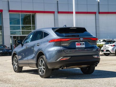 Used 2024 Toyota Venza LE AWD/4WD image 9
