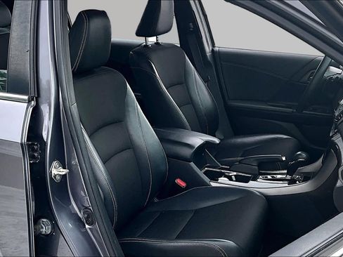 Used 2017 Honda Accord Sport image 9