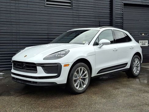 New 2025 Porsche Macan image 1