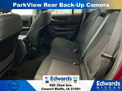 Used 2024 Jeep Grand Cherokee Laredo X AWD/4WD image 13