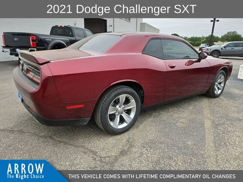 Used 2021 Dodge Challenger SXT w/ Driver Convenience Group RWD image 13