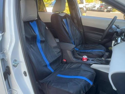 Used 2025 Toyota Corolla Cross L FWD image 15
