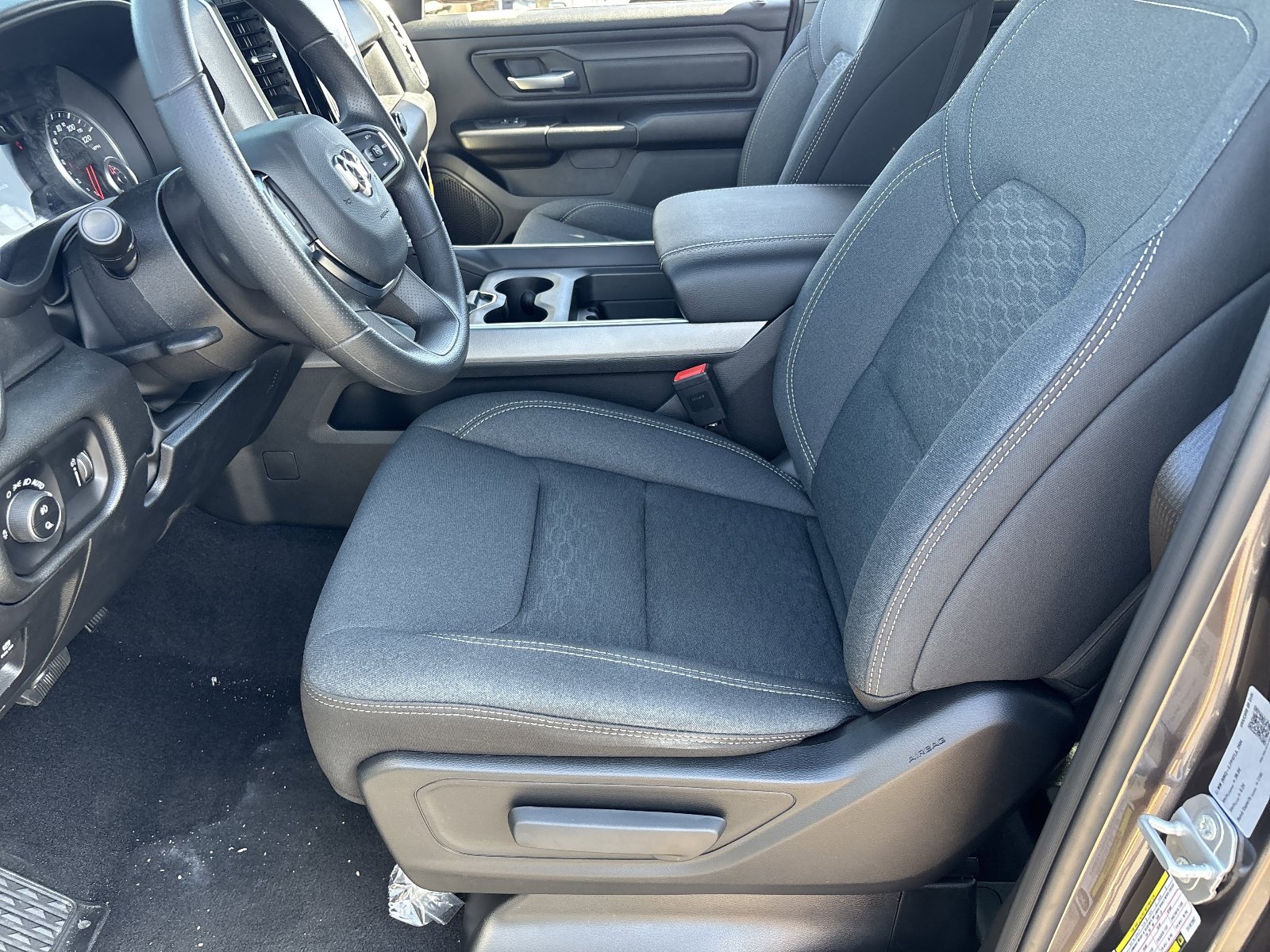 New 2026 RAM 1500 Express AWD/4WD image 18
