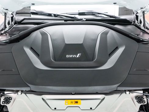 Certified 2025 BMW i4 eDrive40 w/ Premium Package RWD image 27