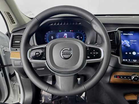 Used 2024 Volvo XC90 B6 Plus image 13