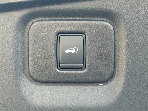 Used 2016 Nissan Pathfinder Platinum image 15