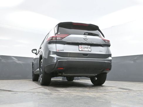 Used 2025 Nissan Rogue SV image 37