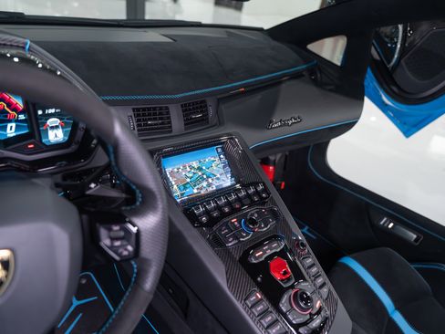 Used 2021 Lamborghini Aventador SVJ image 41