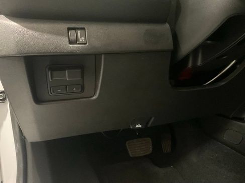 Used 2025 Chevrolet Colorado Trail Boss AWD/4WD image 11