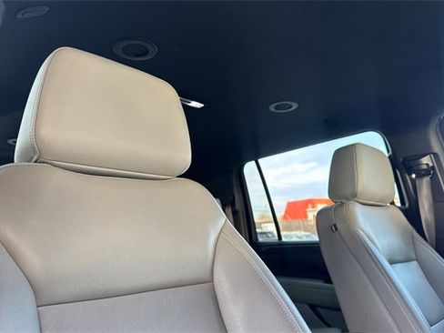 Used 2024 Chevrolet Suburban LT image 21