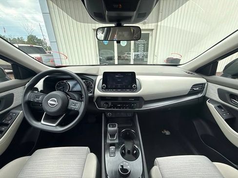 Used 2023 Nissan Rogue SV AWD/4WD image 16